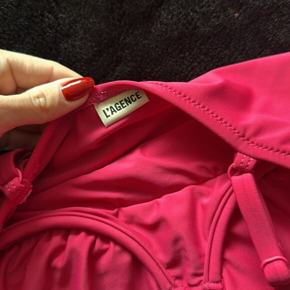 L’AGENCE Remi Solid Basic One-piece Swimsuit In Berry - Picture 4 of 4